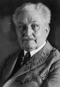 330px-Leos_Janácek_1926-208×300